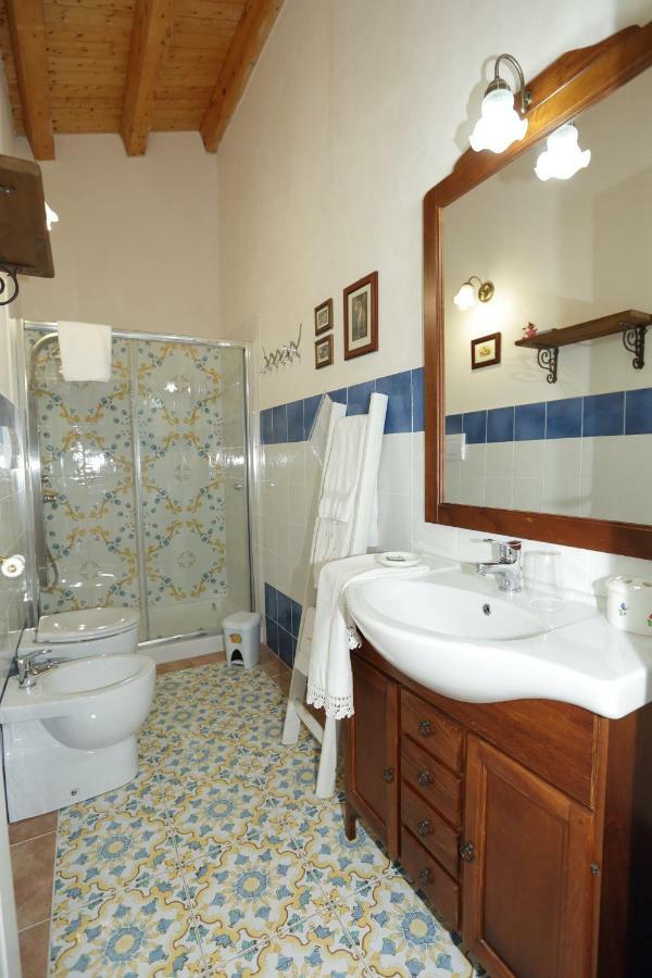 אבולה "Suliscenti" Dimora Siciliana B&B מראה חיצוני תמונה