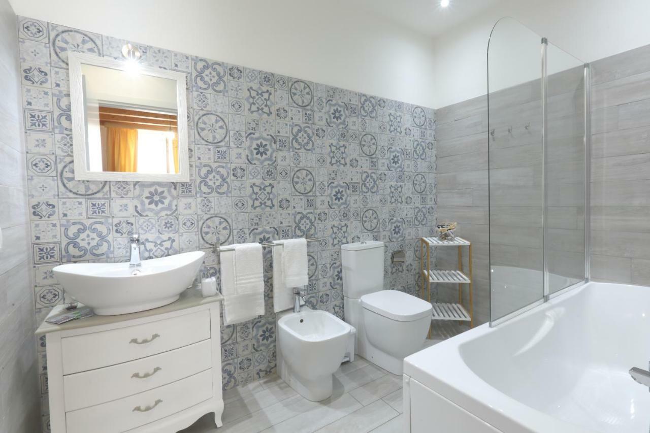 אבולה "Suliscenti" Dimora Siciliana B&B מראה חיצוני תמונה